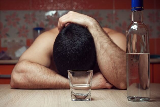 Alcoholismo masculino con consecuencias mortais para o organismo