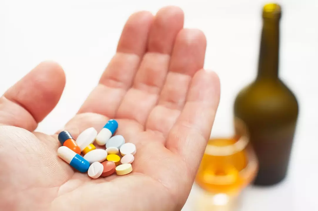 É posible unha combinación de antibióticos e alcohol