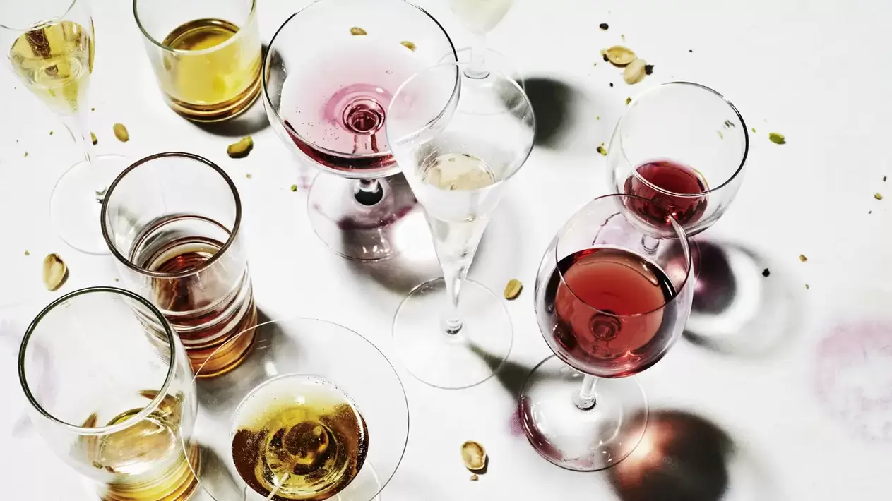 Por que non debes beber alcohol mentres tomas antibióticos